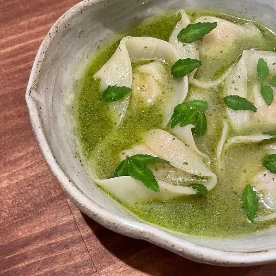 発酵野菜の水餃子と木の芽の料理写真